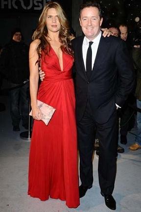 Celia Walden chama a atenção num look Issa durante o Love Ball.