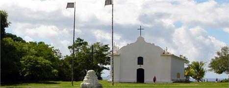 Sob o fim de tarde de Trancoso, Bebel Gilberto disse sim a Didiê Cunha, nesse sábado, na Igrejinha do Quadrado.
