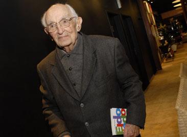 Morre o empresário e bibliófilo José Mindlin, aos 95 anos.