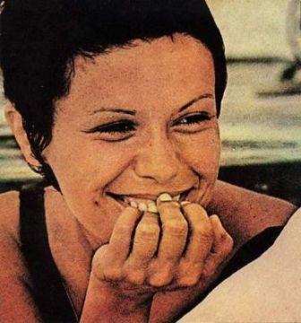 Em homenagem aos 30 anos da morte de Elis Regina, a Universal relançará CDs da cantora