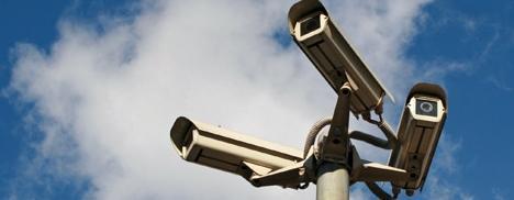 Glamurama viu a primeira dama do Líbano, Wafaa Sleiman, no fim da tarde deste sábado, chegando com batedores à loja de Sergio K., na Oscar Freire.