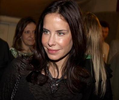 Apesar do diz que diz pela cidade, a bela Ana Paula Junqueira não está grávida.