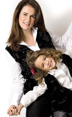 Tyrol lança looks idênticos para mães e filhas.