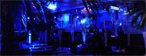 Festa em club de Flavio Briatore dá as boas-vindas à temporada de verão na Itália.