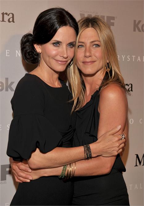 Jennifer Aniston será psiquiatra de Courteney Cox.
