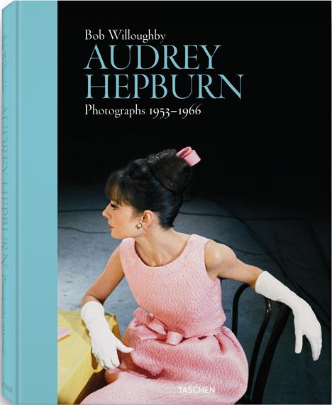 Livro reúne fotos de Audrey Hepburn entre 1953 e 1966.