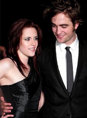 E não é q Robert Pattinson e Kristen Stewart estão juntos mesmo? Q sorte a dela, hein!