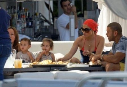 Jennifer Lopez e os gêmeos Max e Emme têm um novo trabalho!
