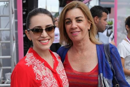 Encontramos a @robertasa_ aqui no Fashion Rio com a mãe dela indo assistir ao desfile da Têca!