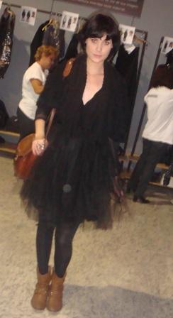 Mayana Moura teve que assistir ao desfile da Redley em pé… ??