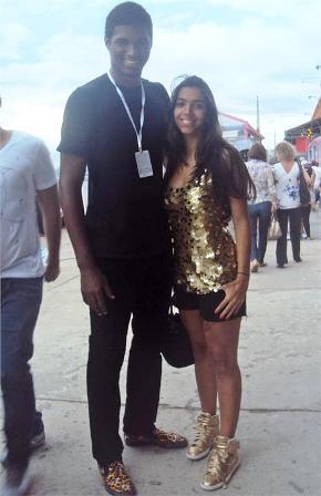 Benedita Casé vem ao Fashion Rio para acompanhar o trabalho do namorado