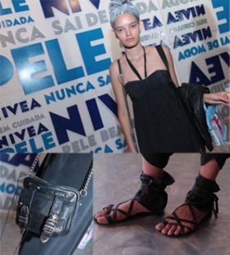 Muitas modelos seguem direto para o lounge da Nivea depois dos desfiles