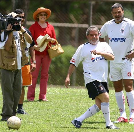 Lula é ex-presidente, mas a agenda continua lotada…