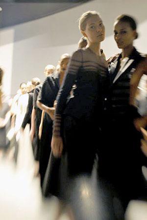 Glamurama estava nos bastidores do desfile de Reinaldo Lourenço. Vem ver!