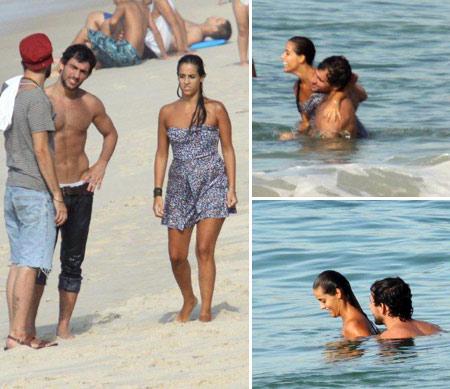 O namorado da Luana Piovani pegou uma prainha hoje de manhã. Detalhe: de calça jeans. Outro detalhe: com uma amiga.