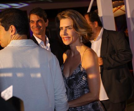 Parece que Maitê Proença voltou das férias solteira. Glamurama conta…