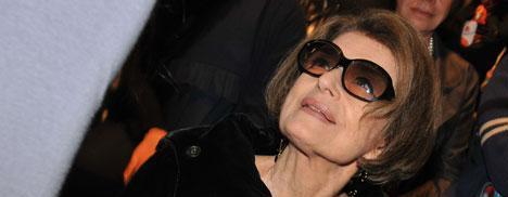 Consuelo Blocker mostra o look da mãe, Costanza Pascolato, no primeiro dia da semana de moda de Milão.