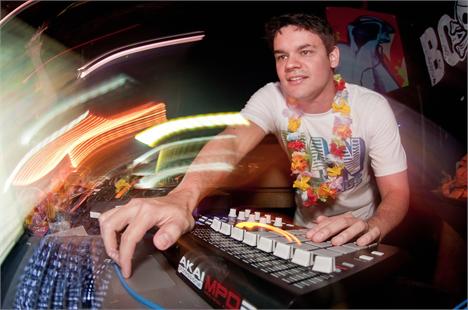 João Brasil toca hj no Glória. Vem gente!