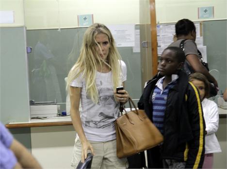 O jogador Roger Flores tomou um susto nesta quarta-feira: a mãe dele foi baleada. Glamurama conta…