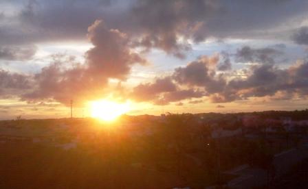 Olha que lindo o pôr-do-sol de hoje aqui em Salvador
