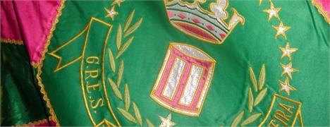 Hermès envia executivo ao Rio para tratar da primeira loja da marca na cidade, e ele cai no samba!