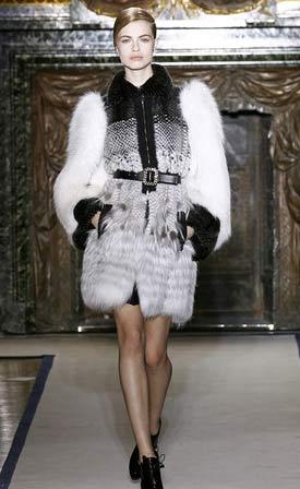 Stefano Pilati apresentou um inverno menos sisudo e marca seu território novamente!