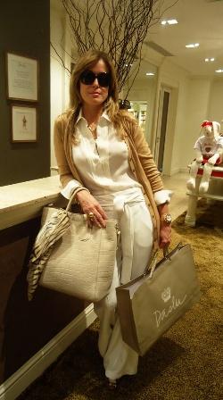 #Lookdodia Anna Sylvia Fonseca apostou no branco total para esta quinta-feira ensolarada de SP