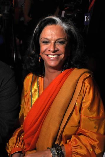 Bethy Lagardère veio ao Brasil só p/ acompanhar o amigo Pierre Cardin!