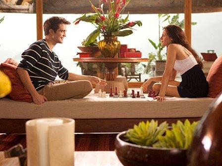 Olha a primeira foto oficial das cenas de Robert Pattinson e Kristen Stewart na lua de mel!