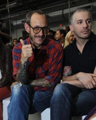 Terry Richardson vem aí! Segurem as roupas!