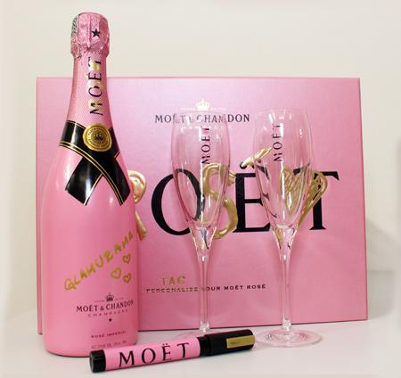 Nada como uma boa taça de champagne para celebrar o dia dos namorados, ainda mais se for personalizada! Quer ver?