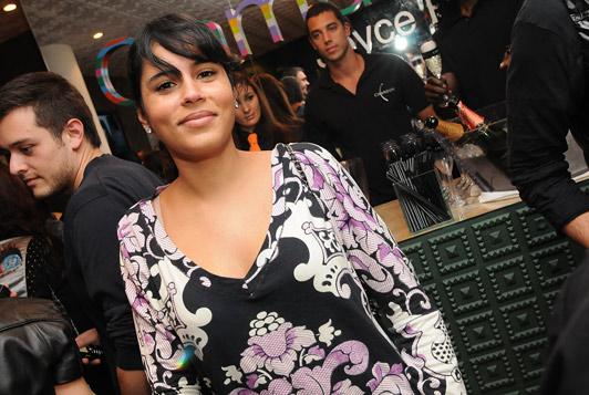 Marina Morena não abre mão do jeans, mas A-M-A Givenchy…