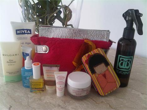 Quer saber o que não pode faltar na sua necessaire de avião? A gente conta…