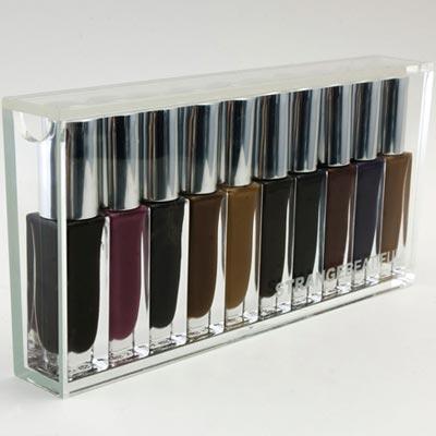 Tem uma linha de esmaltes com nomes muito bizarros!!!