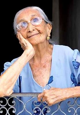 Dona Canô foi hospitalizada novamente. Glamurama manda mta energia positiva