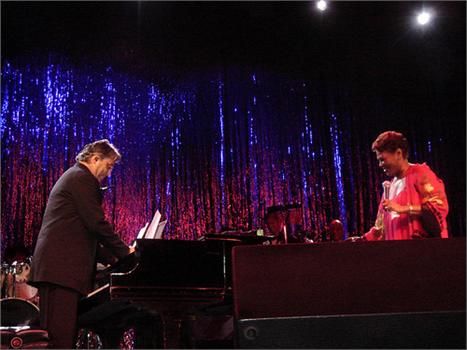 A cantora Dionne Warwick convidou Ivan Lins e Emilio Santiago para fazer uma turnê nos Estados Unidos