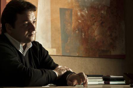 A revista PODER traz em sua matéria de capa a trajetória dos irmãos Wesley, Joesley e José Batista Júnior, criadores da JBS