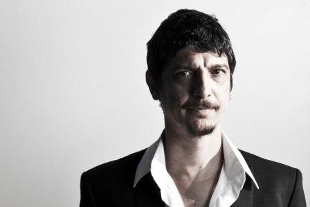 Conhecem o primeiro álbum solo do Pedro Luís, glamurettes? Deveriam! É bem cool!