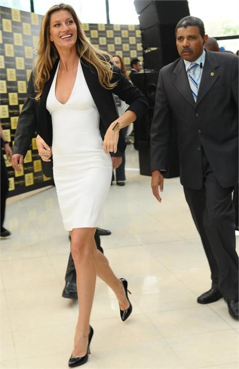 Gisele Bündchen confessou que morre de preguiça de ir ao cabelereiro… Ela pode, né?