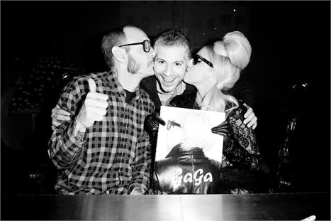 Olhem q trio! @MarceloSeba, @ladygaga e @Terry_World. O livro de fotos da Gaga ficou incrível!