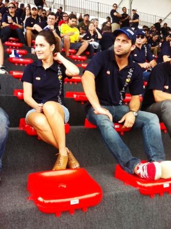 O casal colírio Fernanda Vasconcellos e Henri Castelli está em Interlagos no espaço da MasterCard!!