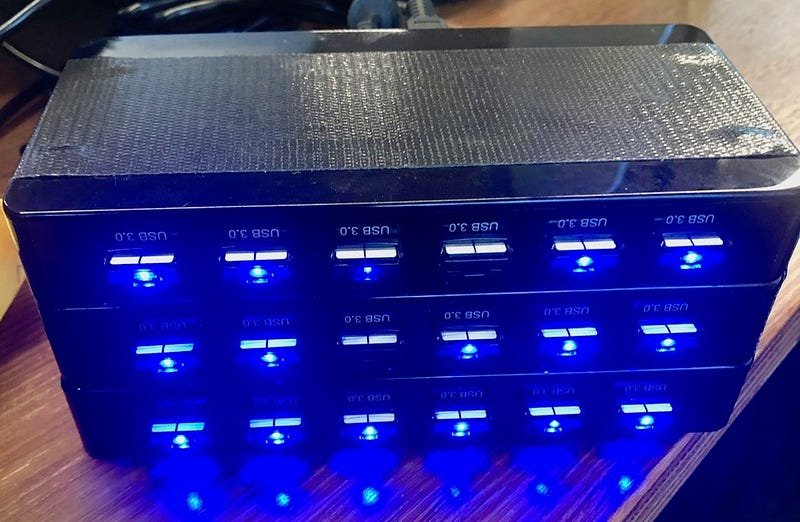 usb-hub-device-with-blue-led-indicators