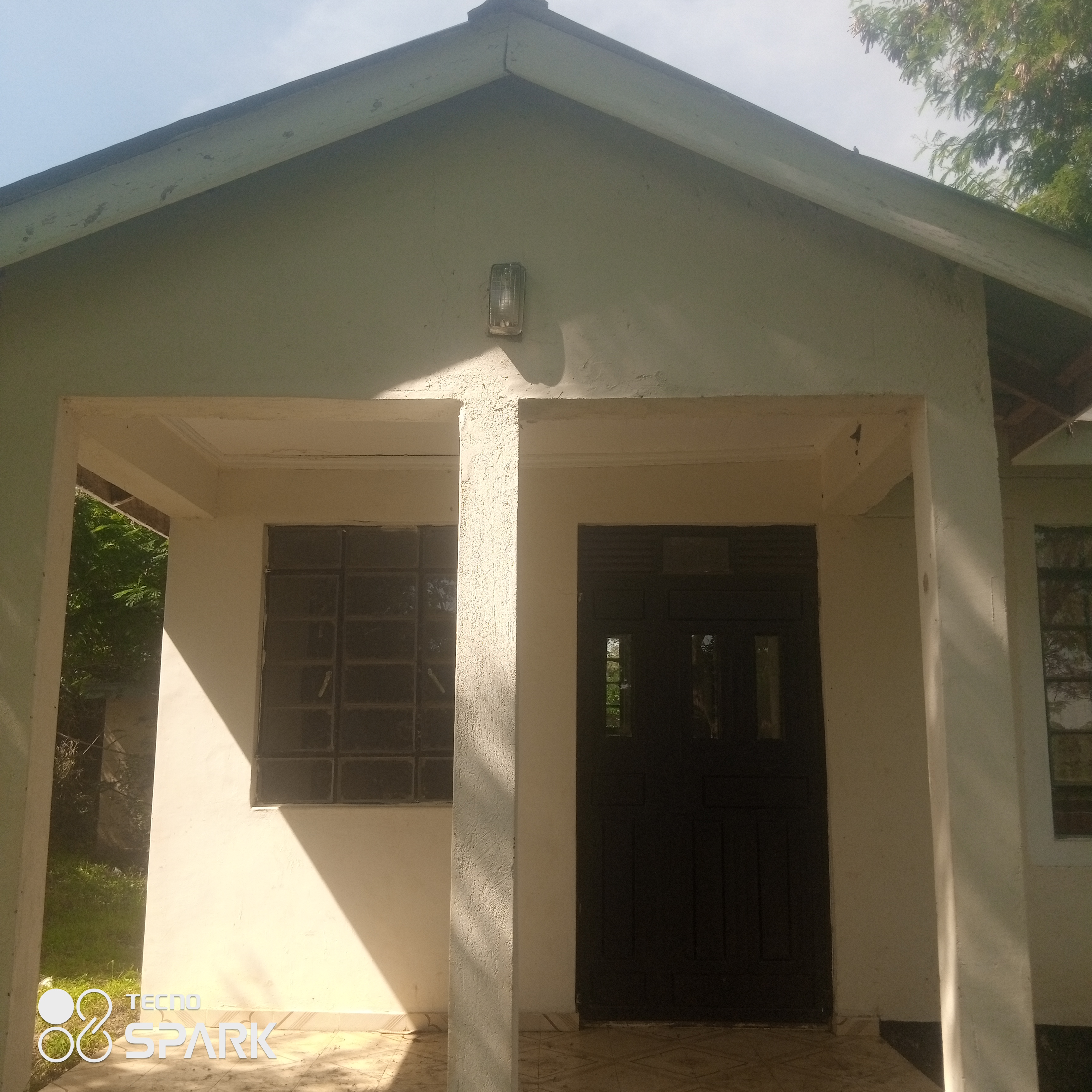 Building of koduogo hospital staff hourse