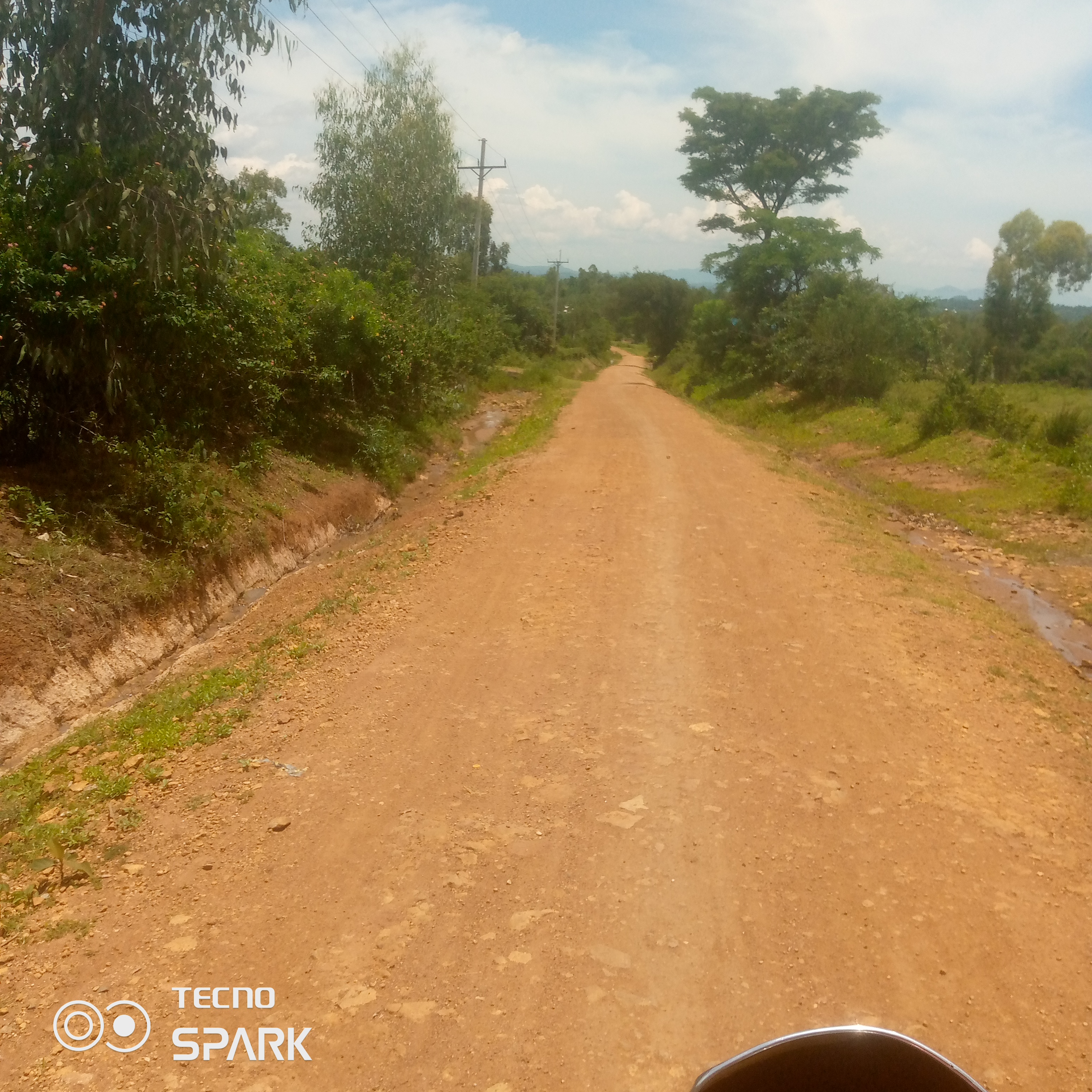 Kamolo-ayuka dam-dago road