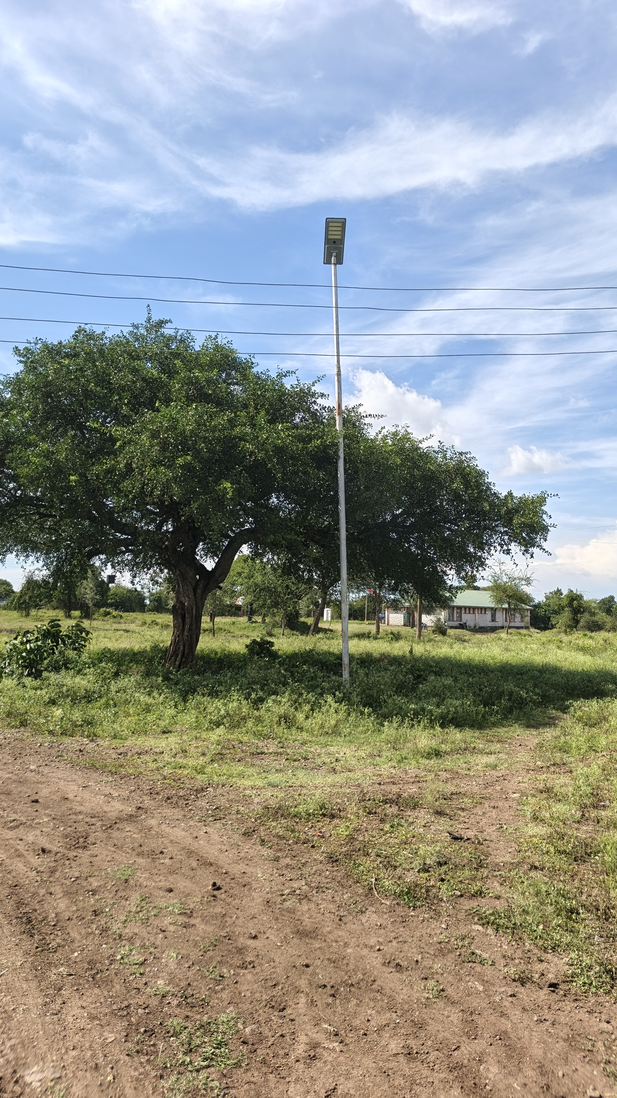 Nyatoto market solar light 1