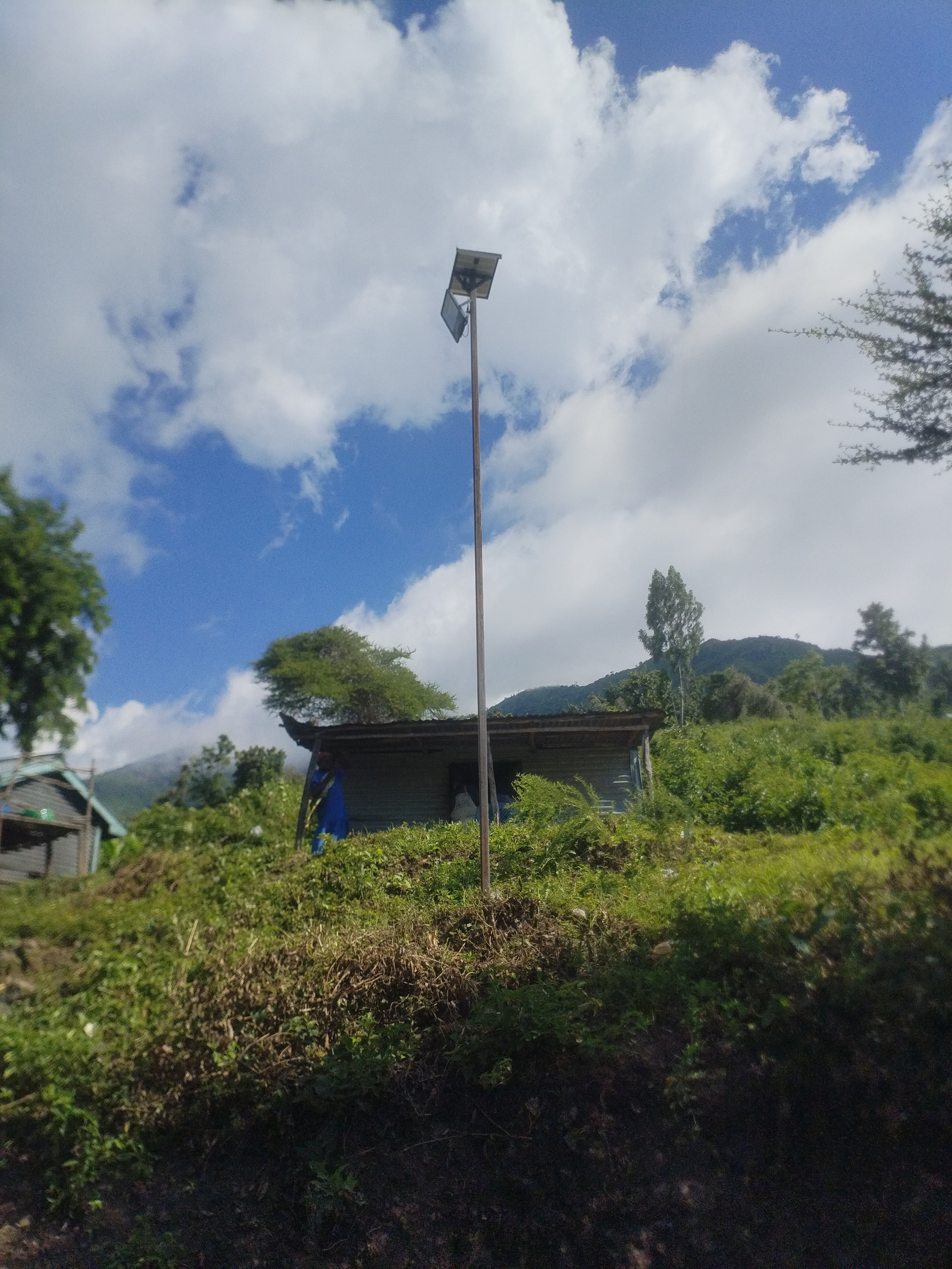 Malongo center solar lights