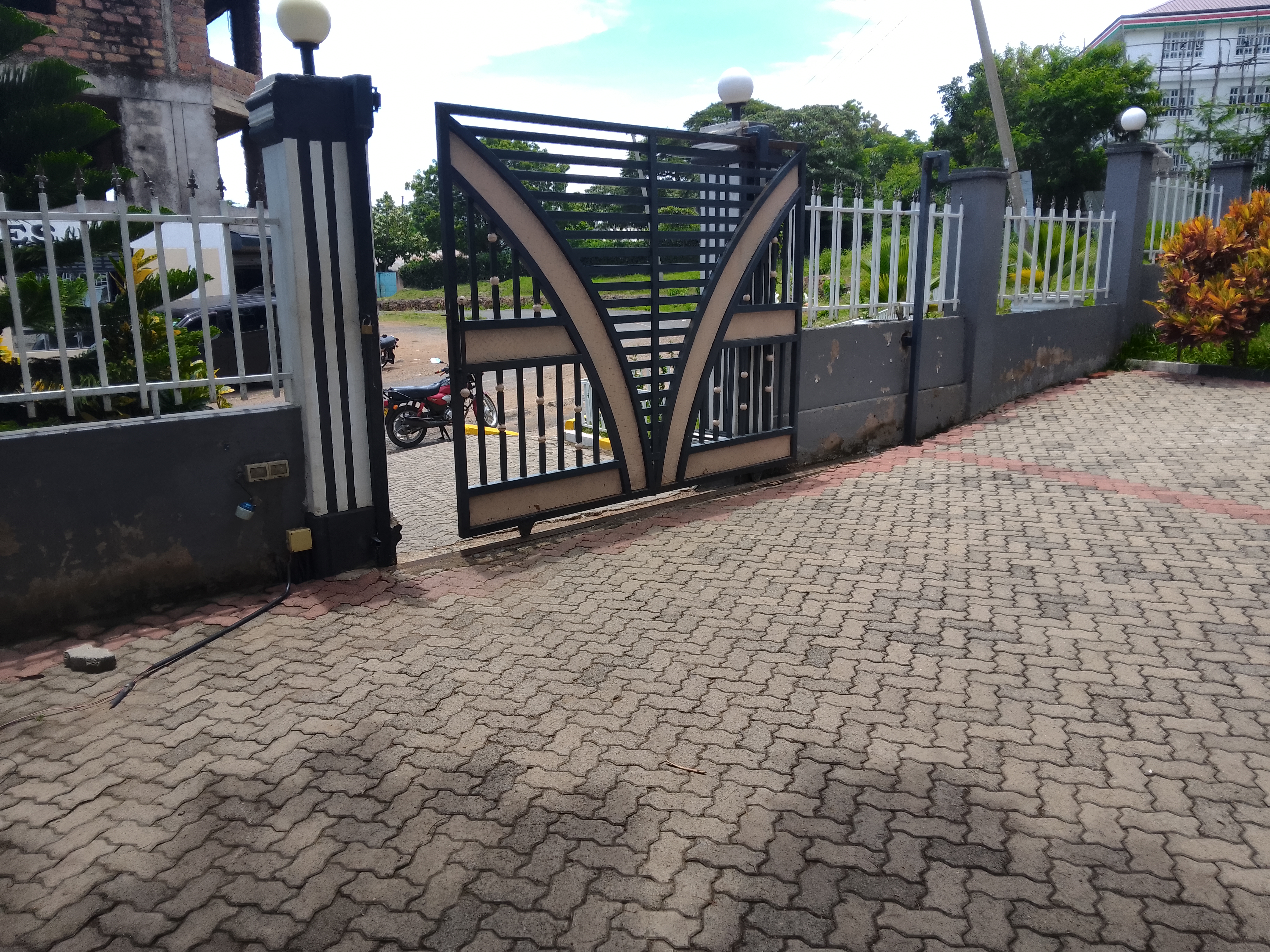Fencing and gating at governors park