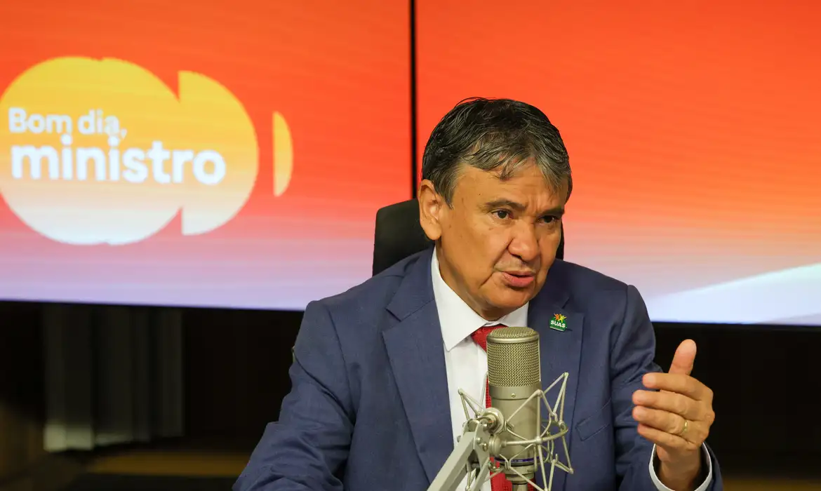 PF investiga fake news sobre programas sociais e crimes eleitorais