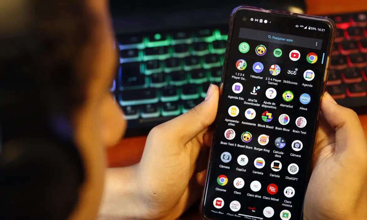 AGU solicita à PF apuração sobre vídeos misóginos na internet