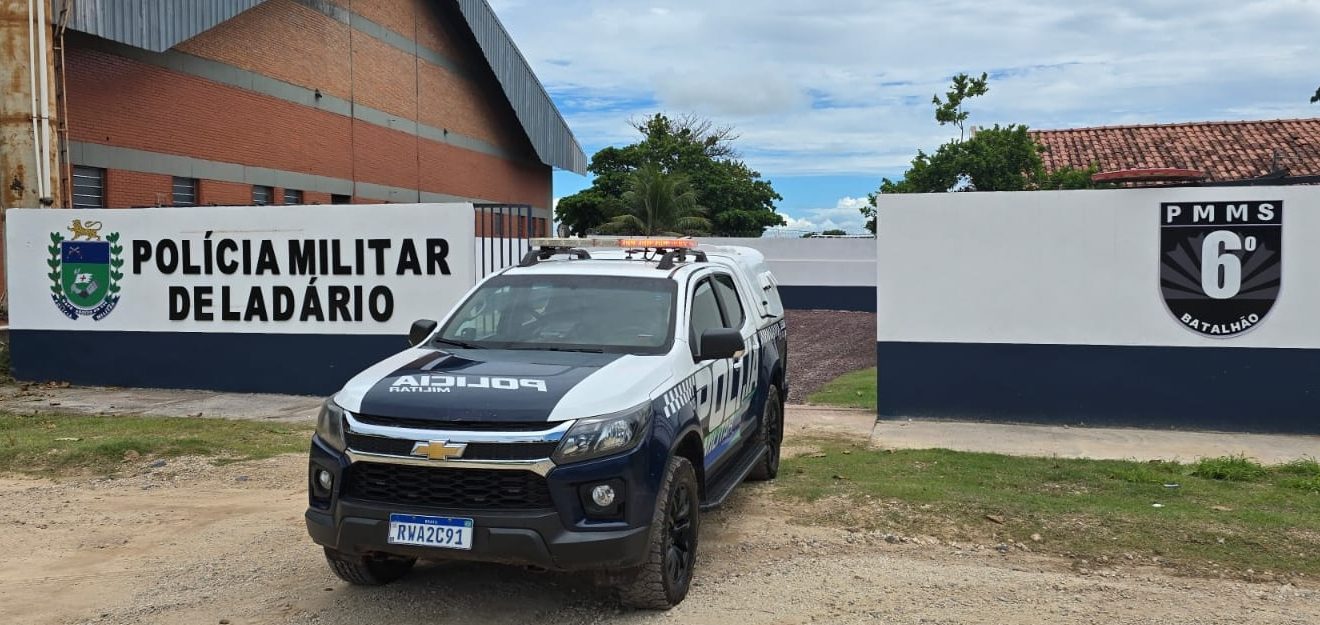 Homem suspeito de furtar fios de cobre é levado à delegacia em Ladário